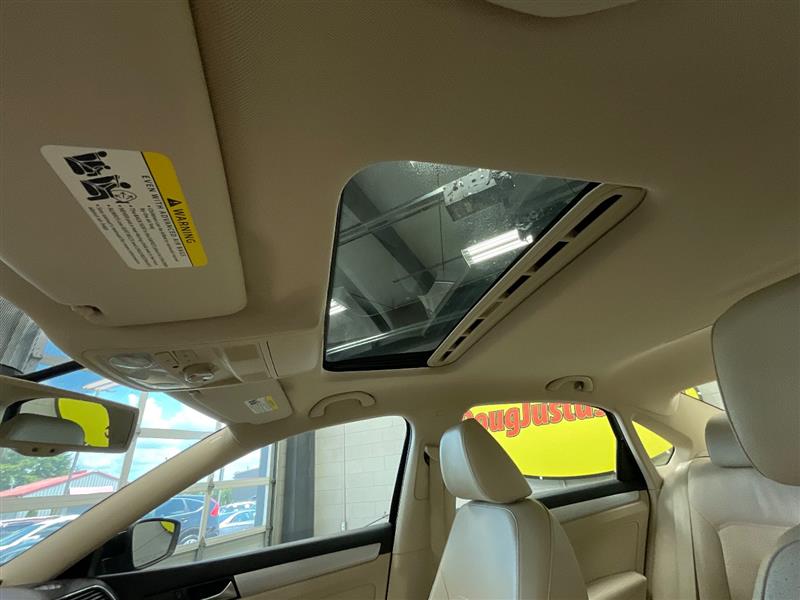 2012 VOLKSWAGEN PASSAT SE