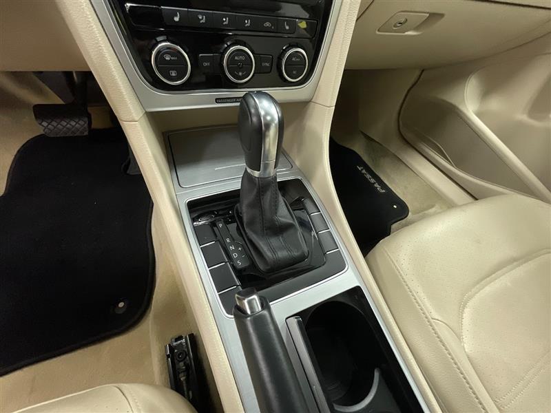 2012 VOLKSWAGEN PASSAT SE