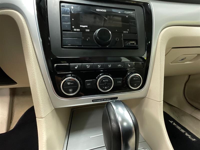 2012 VOLKSWAGEN PASSAT SE