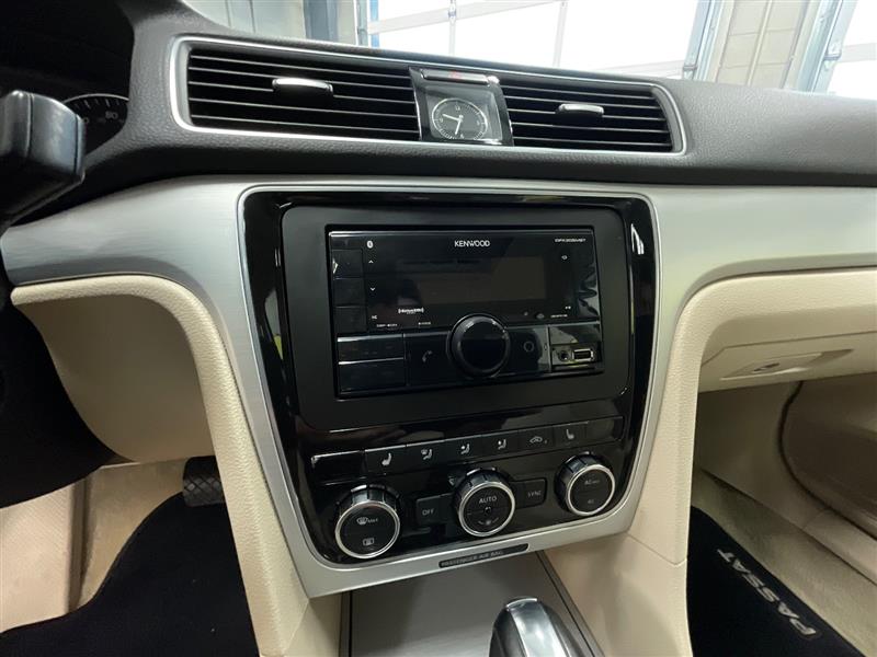 2012 VOLKSWAGEN PASSAT SE