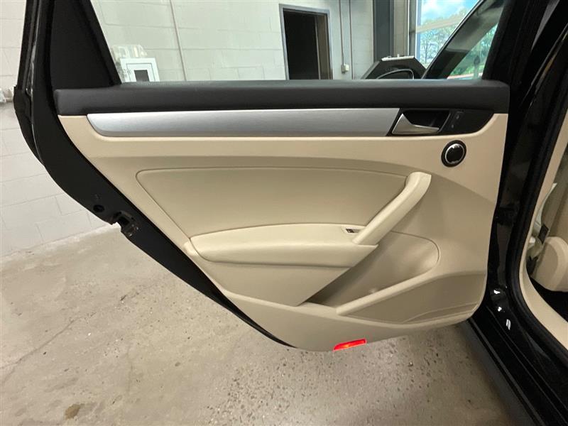 2012 VOLKSWAGEN PASSAT SE