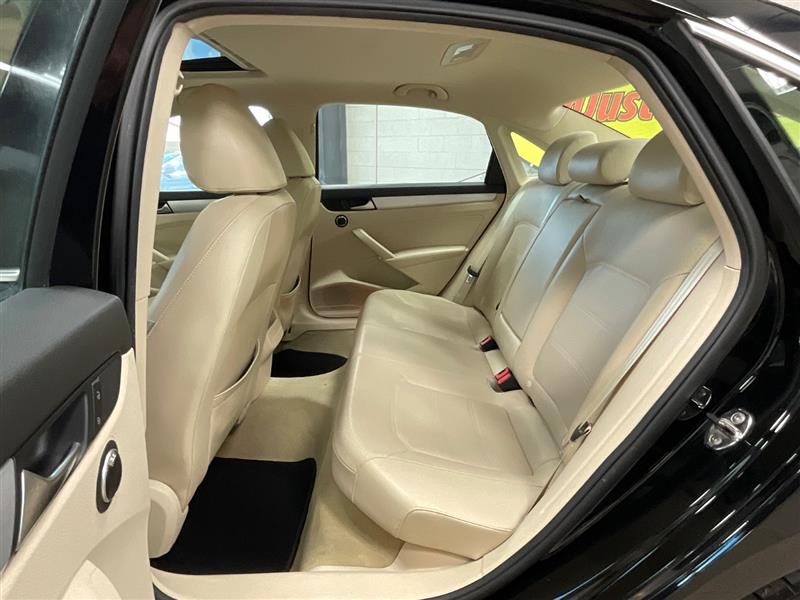 2012 VOLKSWAGEN PASSAT SE