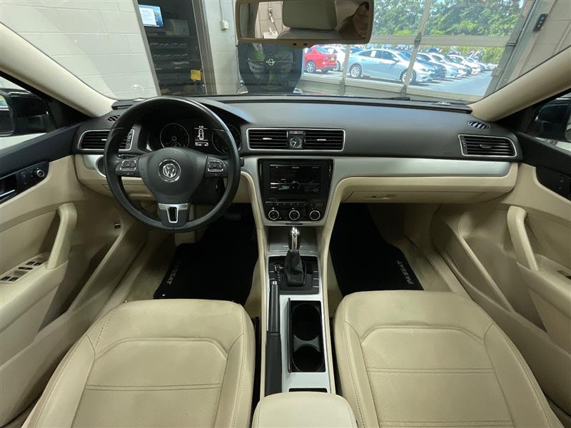 2012 VOLKSWAGEN PASSAT SE