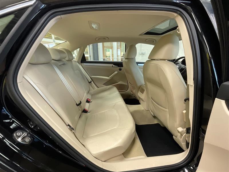 2012 VOLKSWAGEN PASSAT SE