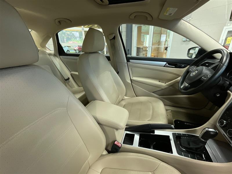 2012 VOLKSWAGEN PASSAT SE
