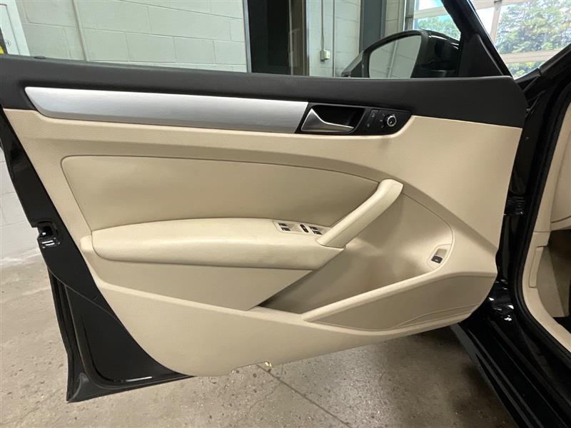 2012 VOLKSWAGEN PASSAT SE