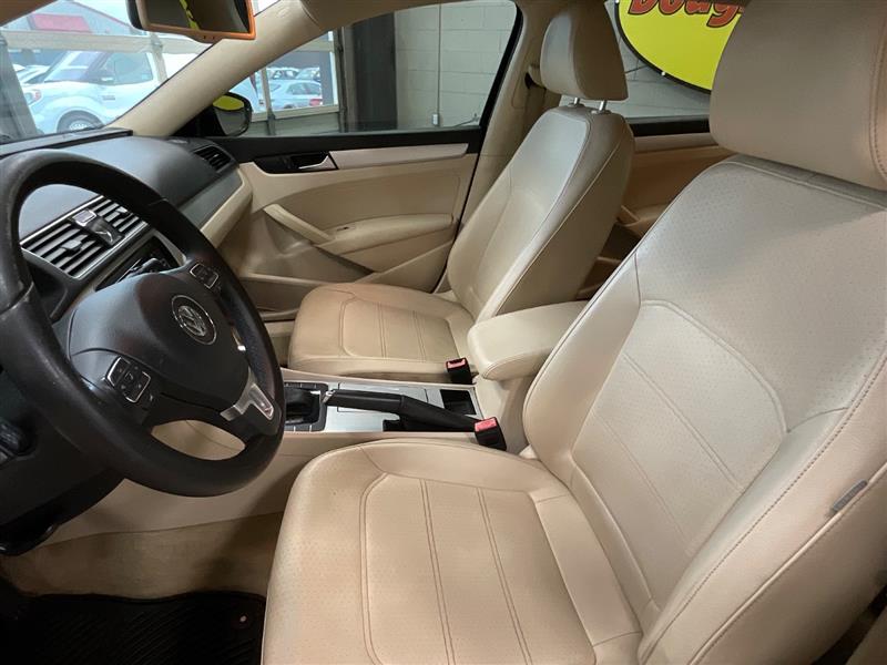 2012 VOLKSWAGEN PASSAT SE