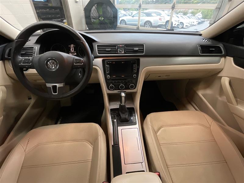 2012 VOLKSWAGEN PASSAT SE