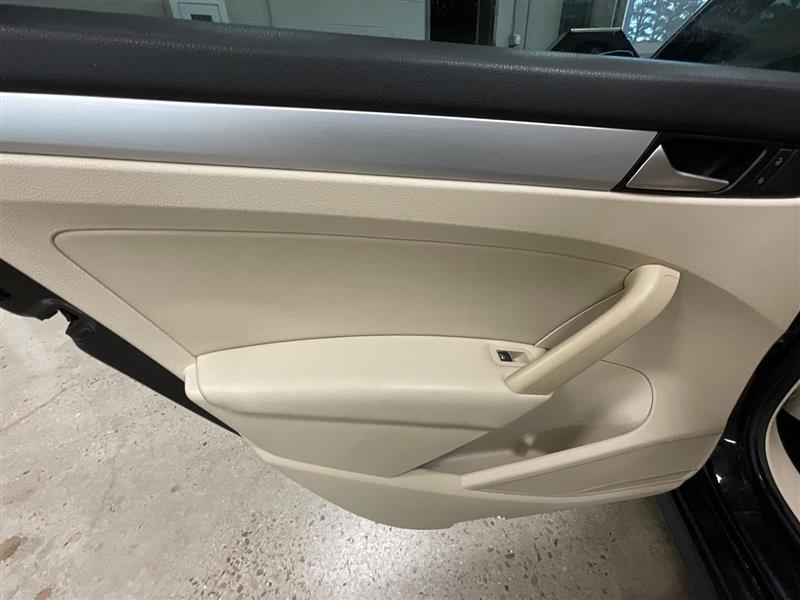 2012 VOLKSWAGEN PASSAT SE