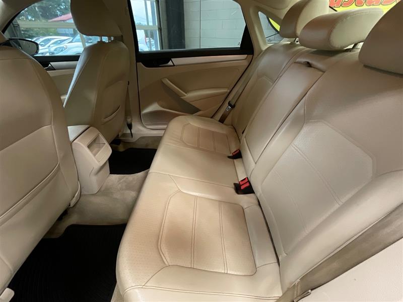 2012 VOLKSWAGEN PASSAT SE