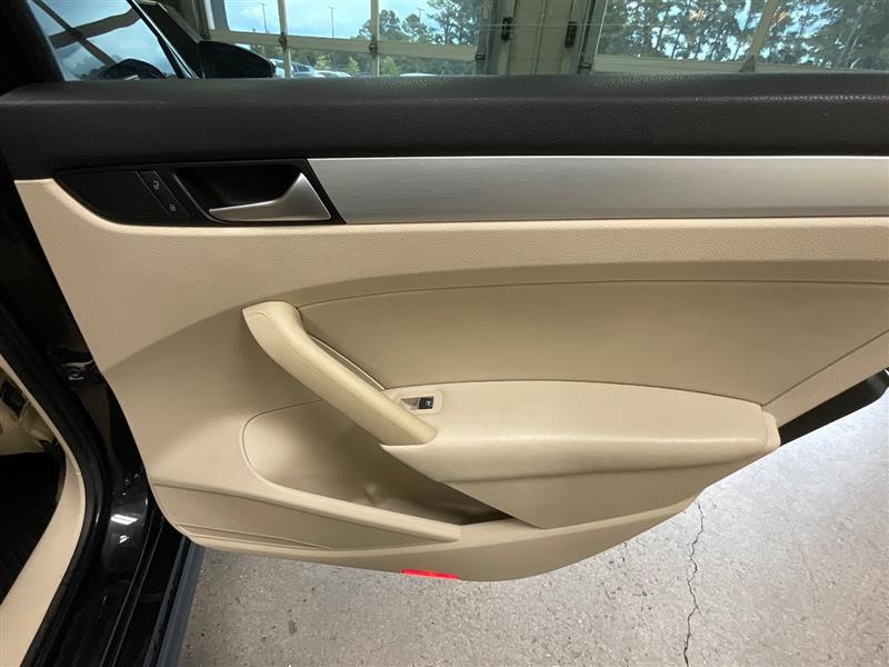 2012 VOLKSWAGEN PASSAT SE