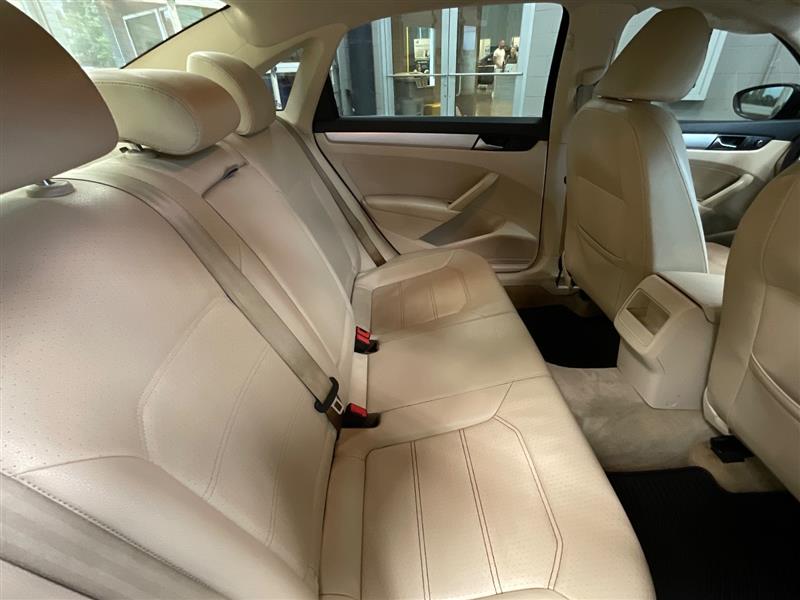 2012 VOLKSWAGEN PASSAT SE