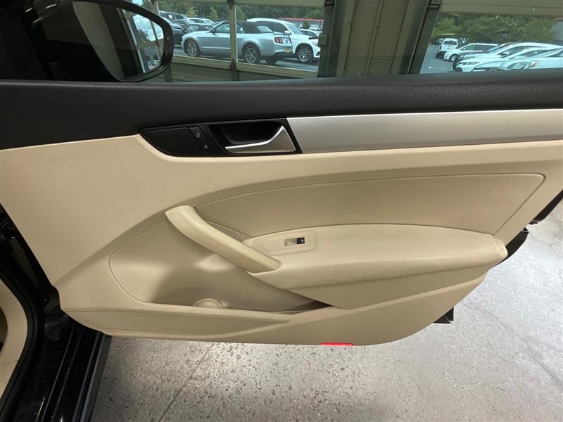 2012 VOLKSWAGEN PASSAT SE