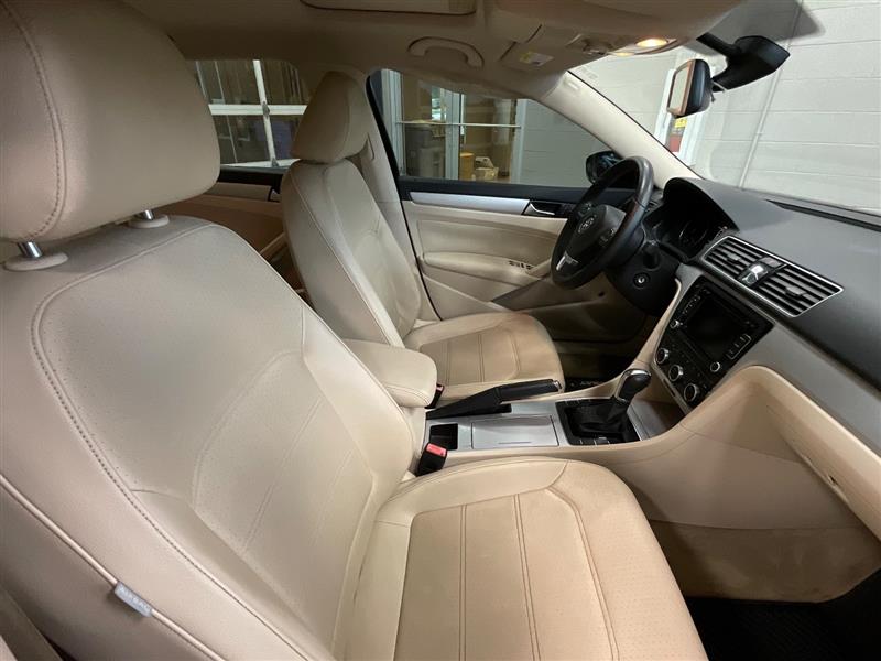 2012 VOLKSWAGEN PASSAT SE