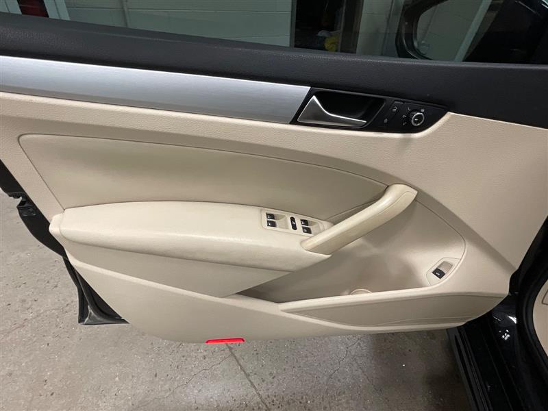 2012 VOLKSWAGEN PASSAT SE