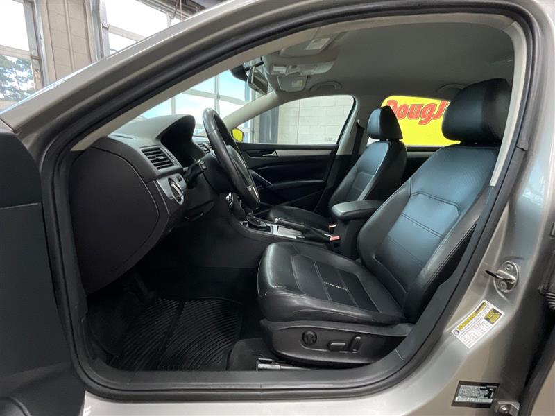 2012 VOLKSWAGEN PASSAT 