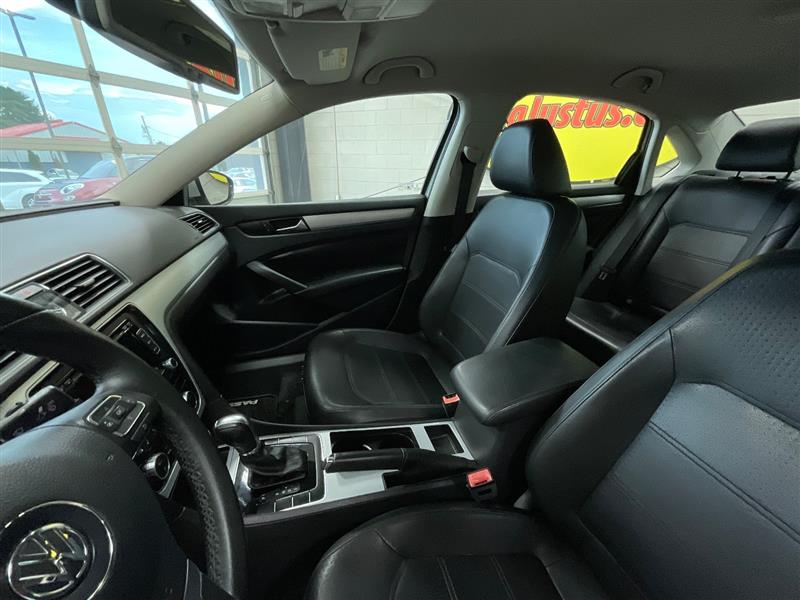2012 VOLKSWAGEN PASSAT 