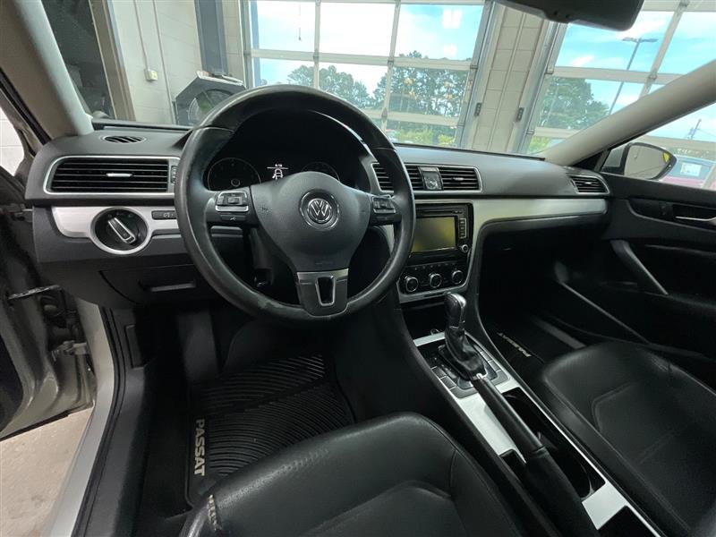 2012 VOLKSWAGEN PASSAT 