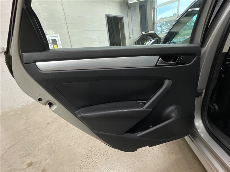 2012 VOLKSWAGEN PASSAT 