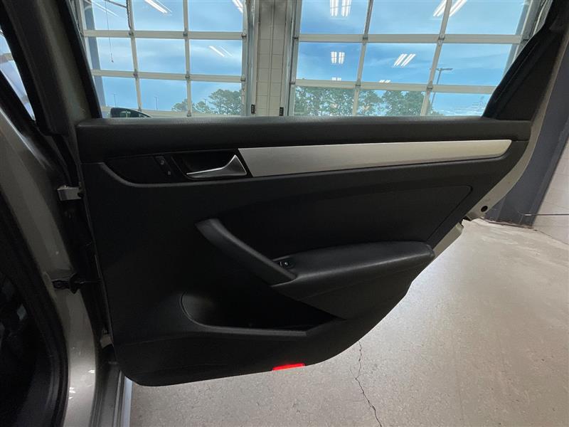 2012 VOLKSWAGEN PASSAT 