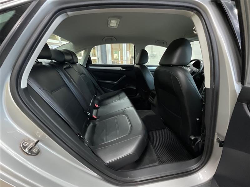 2012 VOLKSWAGEN PASSAT 