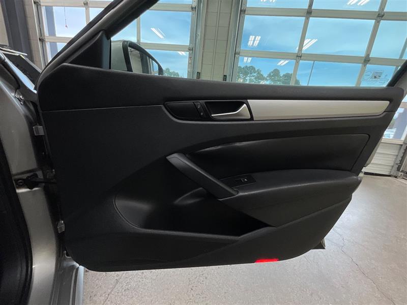 2012 VOLKSWAGEN PASSAT 