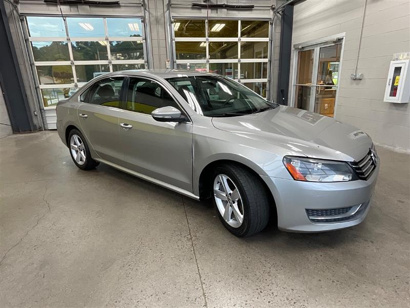 2012 VOLKSWAGEN PASSAT 