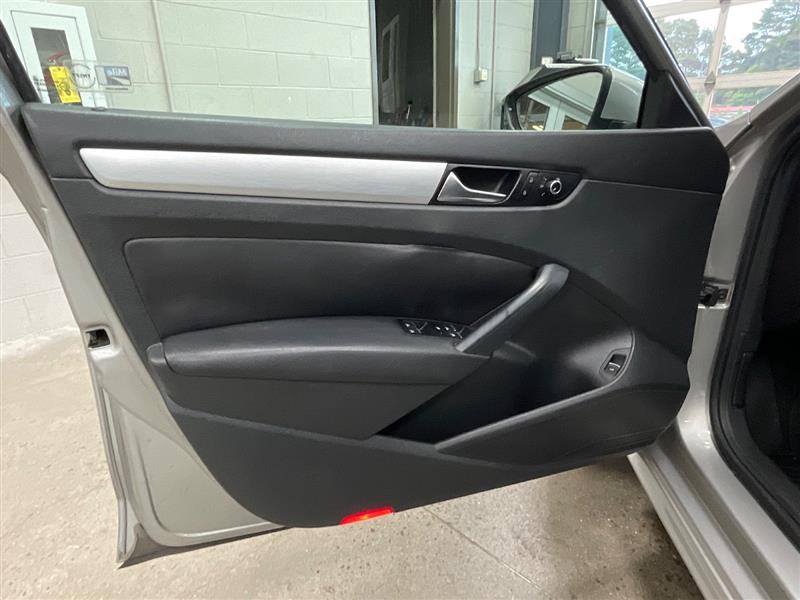 2012 VOLKSWAGEN PASSAT 