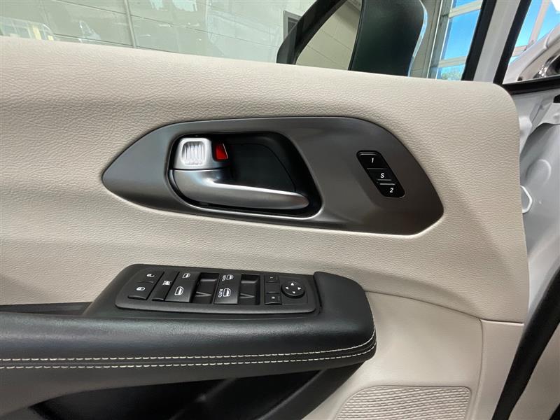 2023 CHRYSLER PACIFICA TOURING L