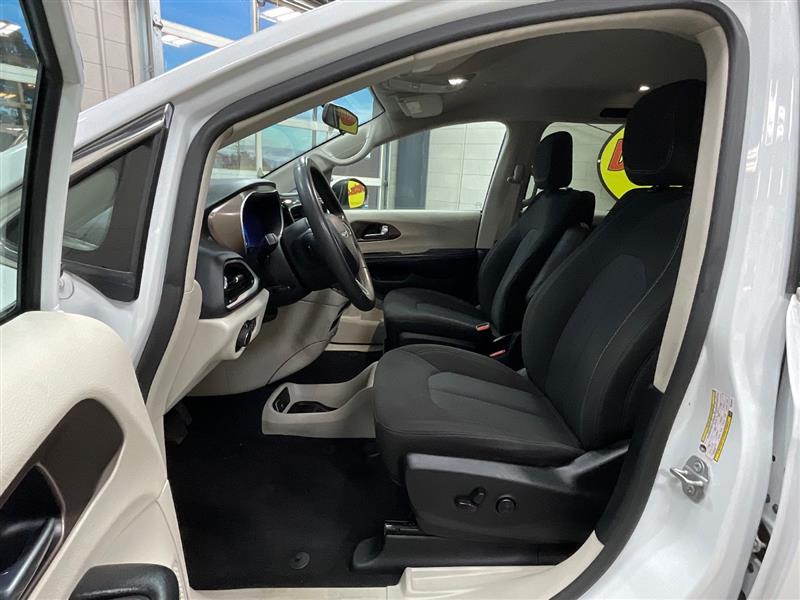 2022 CHRYSLER VOYAGER LX