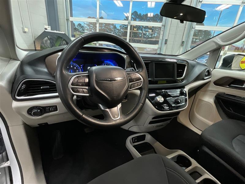 2022 CHRYSLER VOYAGER LX