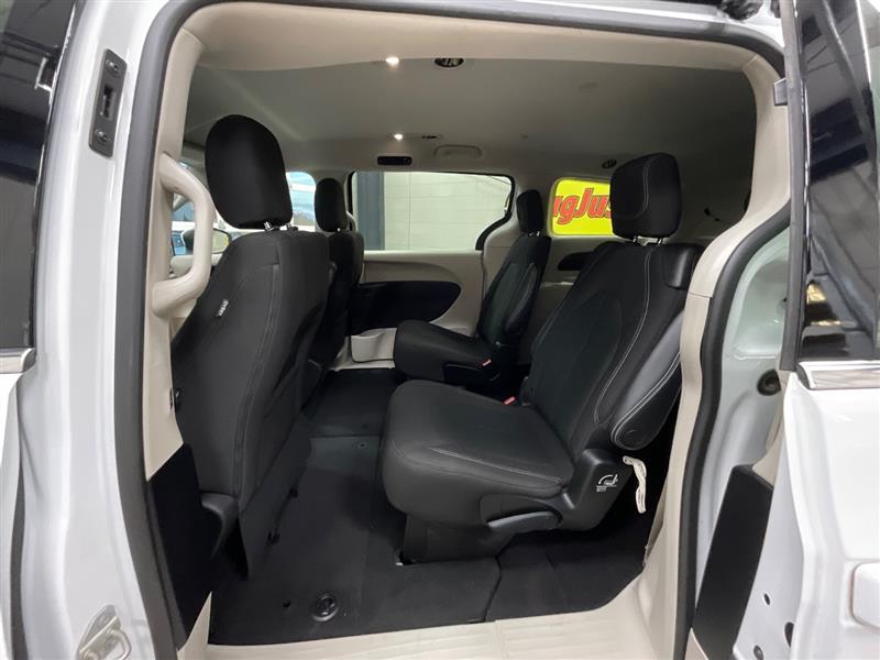 2022 CHRYSLER VOYAGER LX