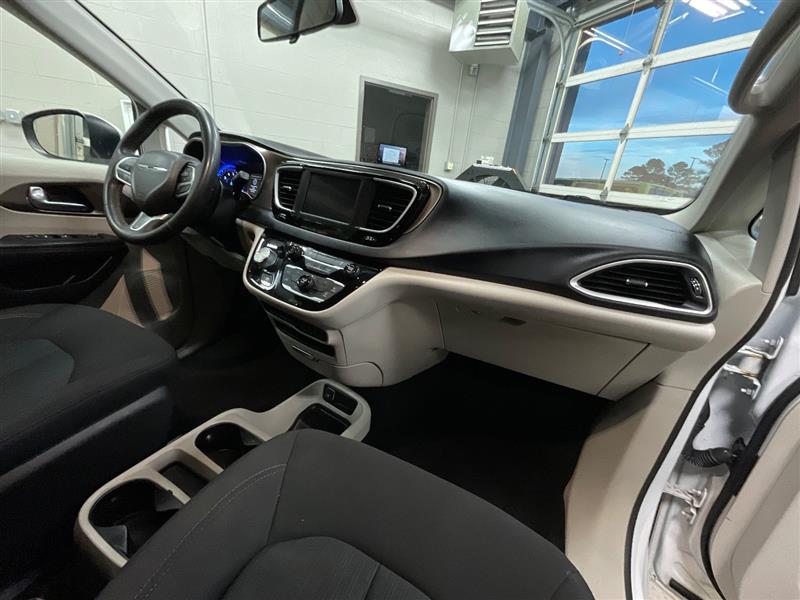 2022 CHRYSLER VOYAGER LX