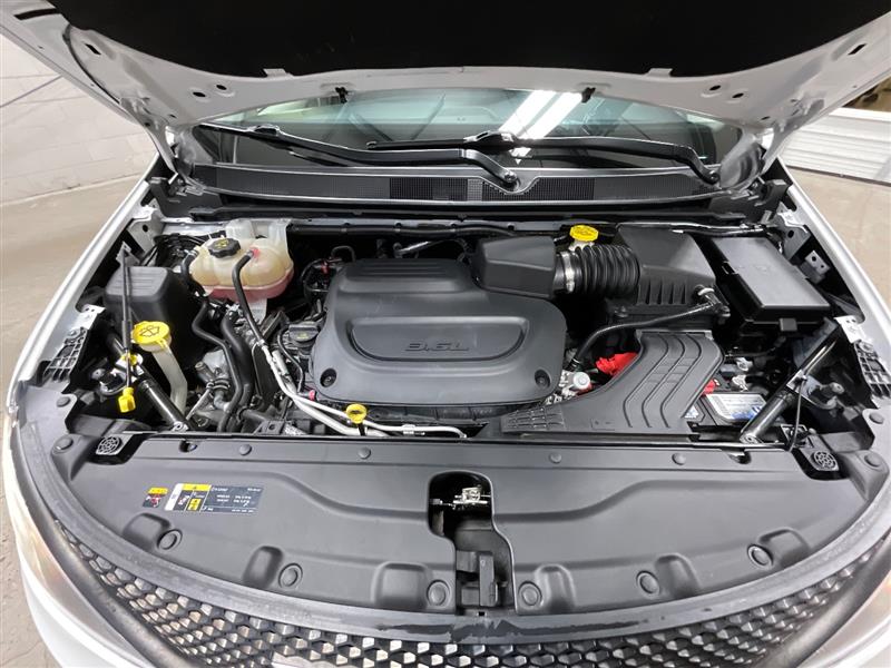 2022 CHRYSLER VOYAGER LX