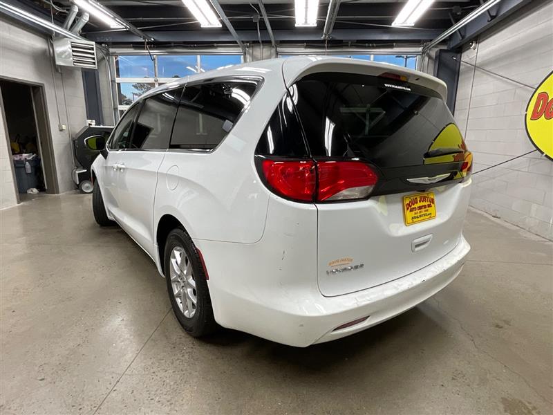 2022 CHRYSLER VOYAGER LX