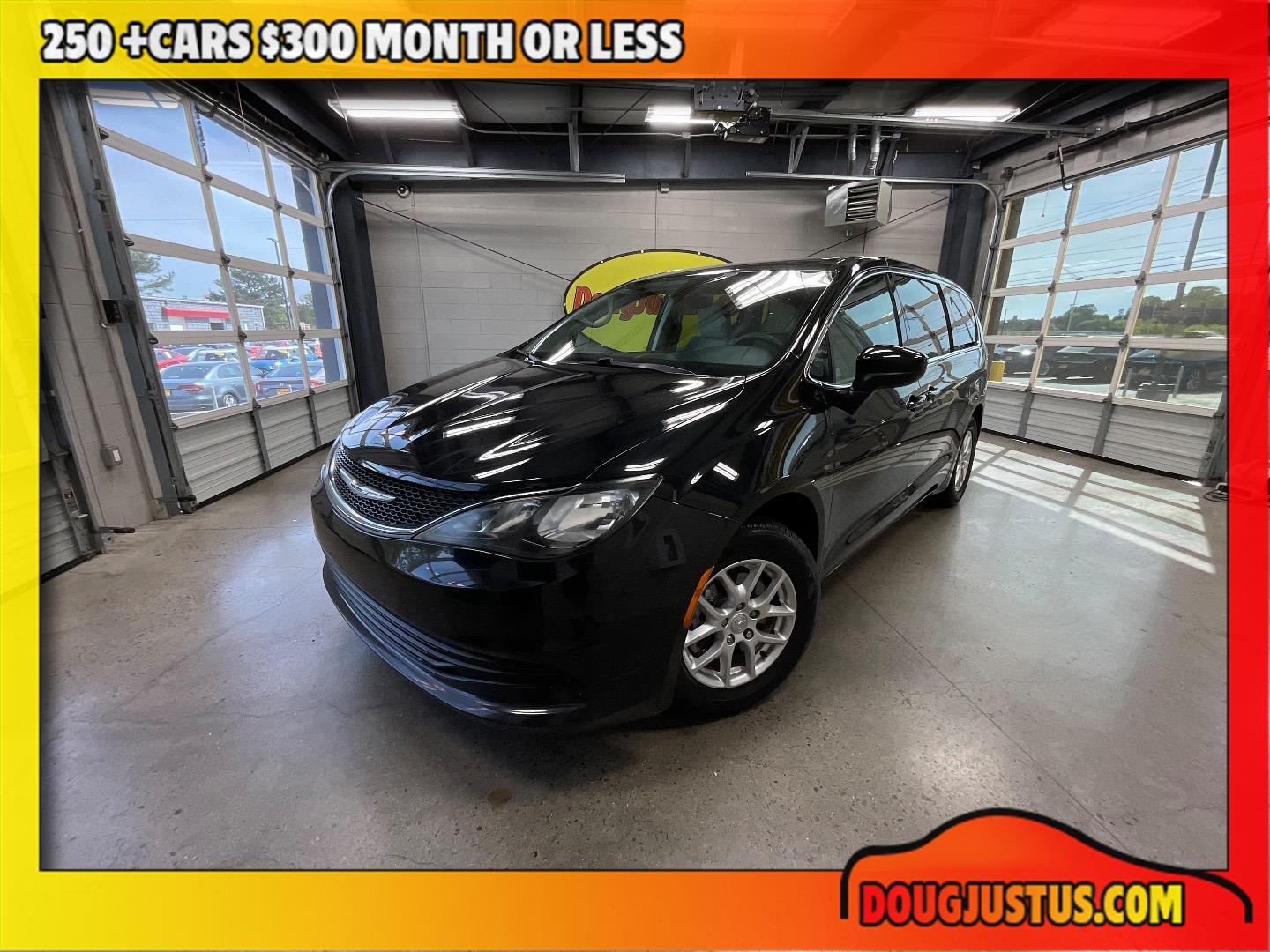 2017 Chrysler Pacifica LX's photo