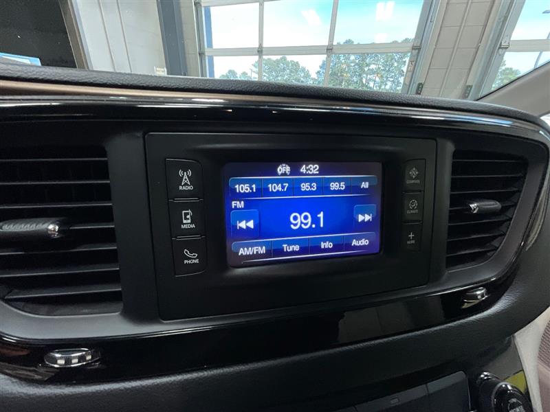2017 CHRYSLER PACIFICA LX