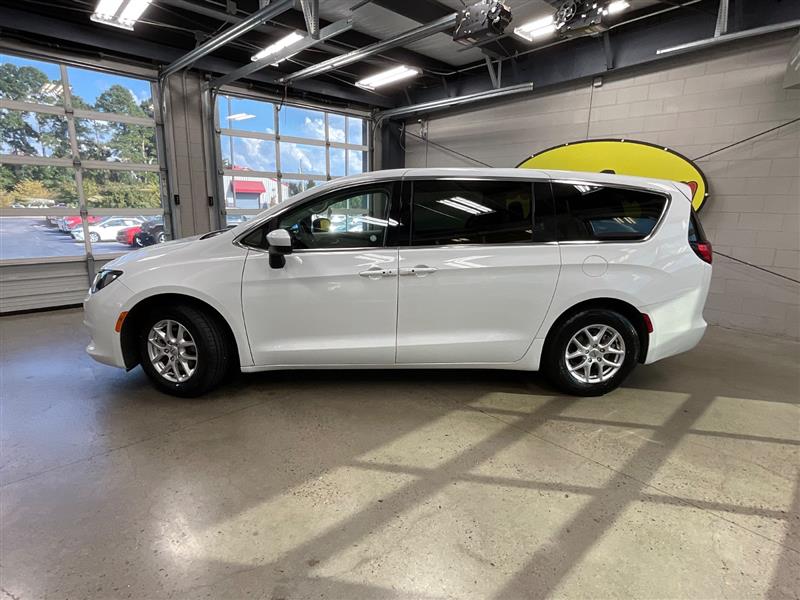 2023 CHRYSLER VOYAGER LX