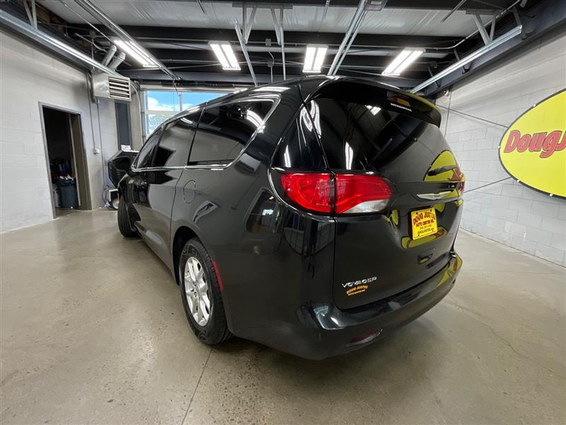 2022 CHRYSLER VOYAGER LX