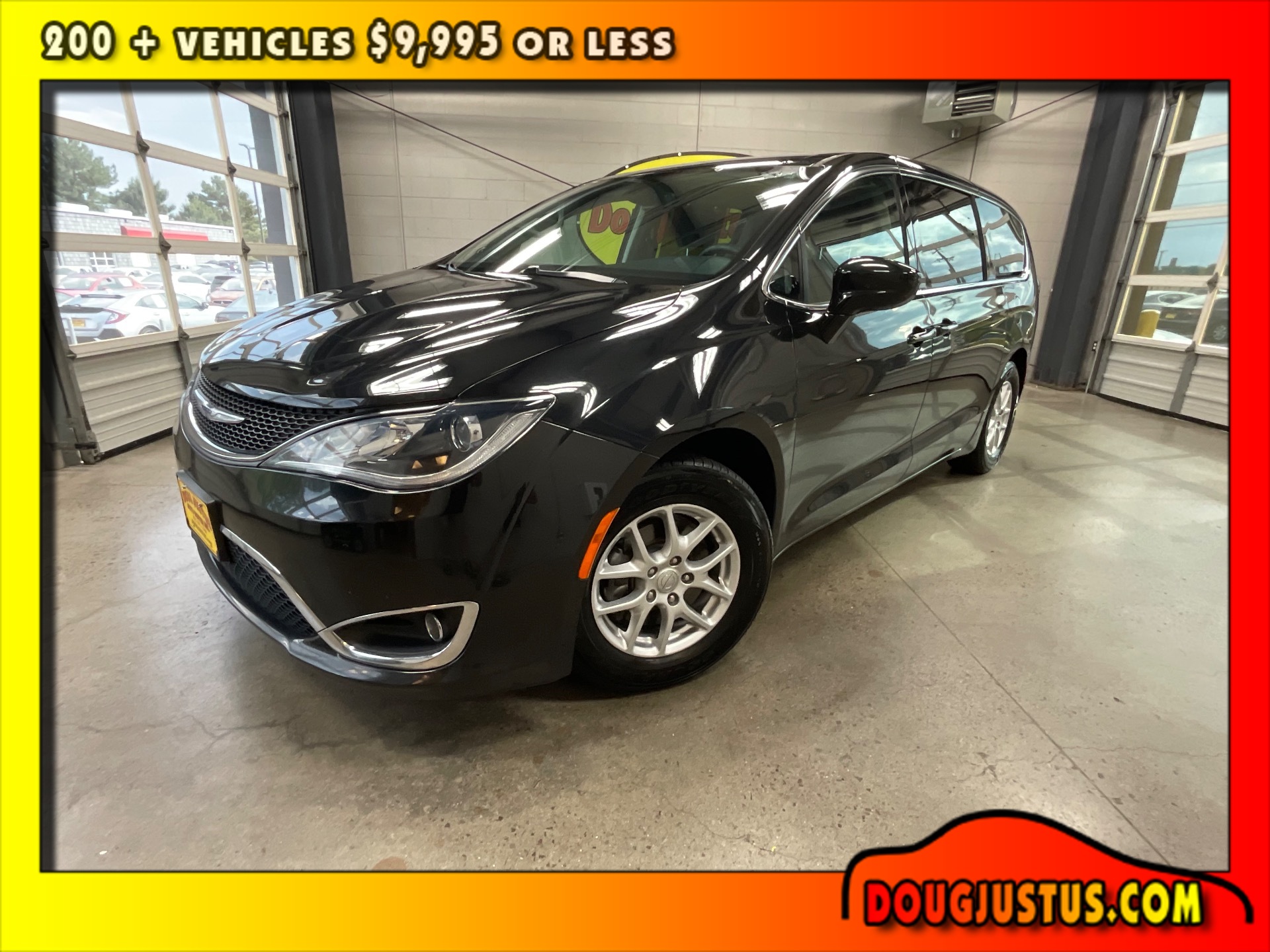2020 Chrysler Pacifica Touring's photo
