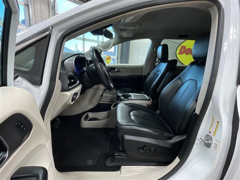 2022 CHRYSLER PACIFICA HYBRID TOURING L