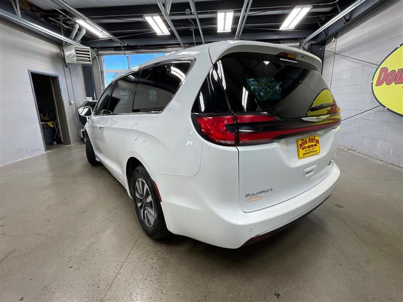 2022 CHRYSLER PACIFICA HYBRID TOURING L