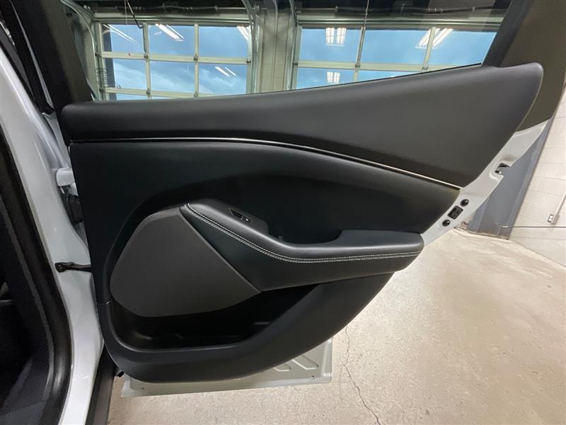 2022 FORD MUSTANG MACH-E Select