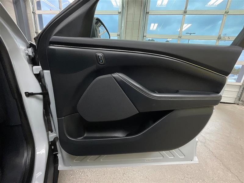 2022 FORD MUSTANG MACH-E Select