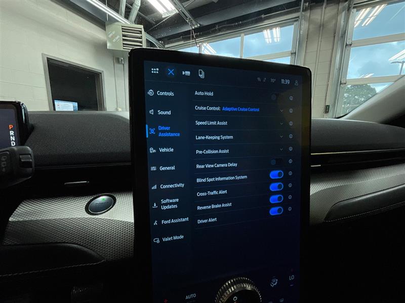 2022 FORD MUSTANG MACH-E Select