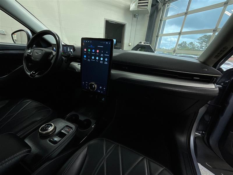 2022 FORD MUSTANG MACH-E Select