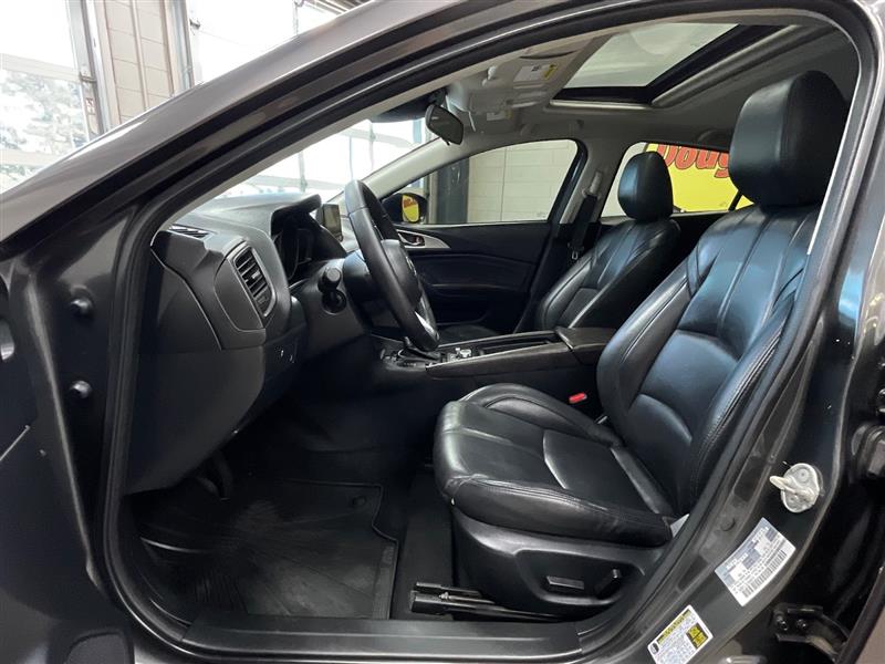 2018 MAZDA MAZDA3 TOURING