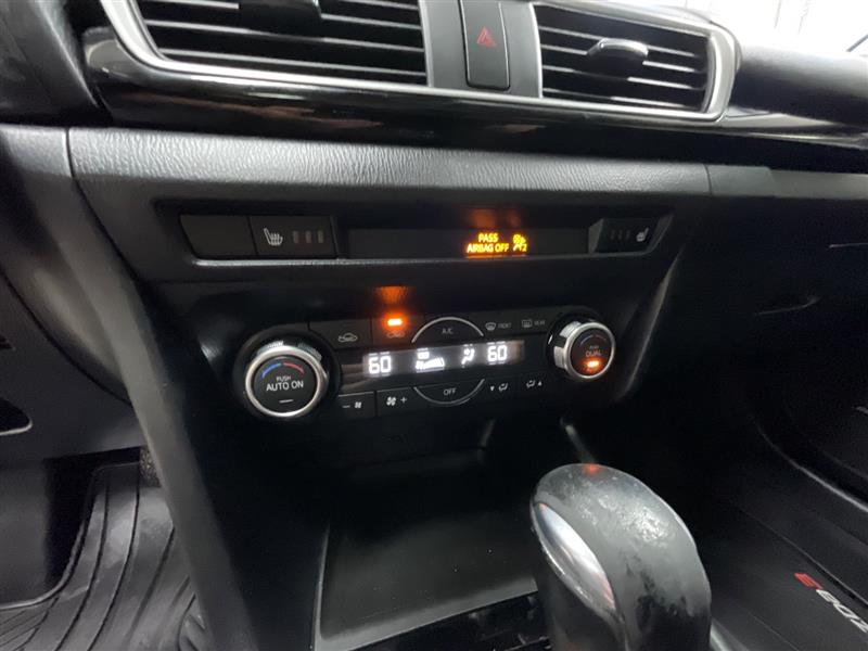 2018 MAZDA MAZDA3 TOURING