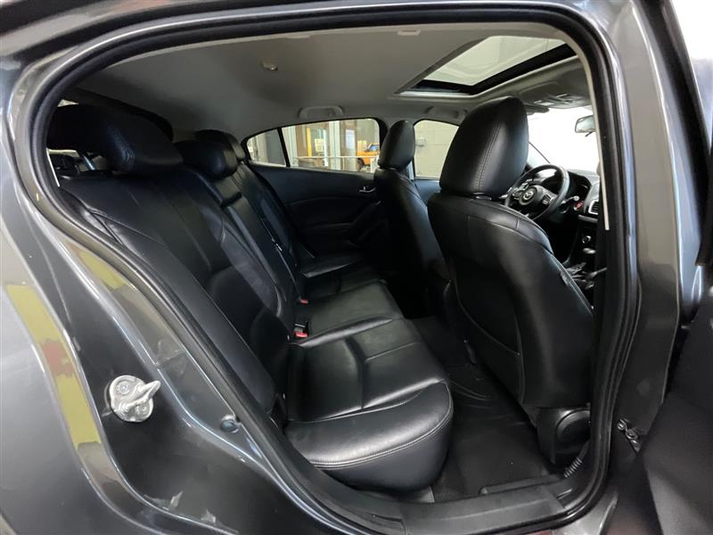 2018 MAZDA MAZDA3 TOURING