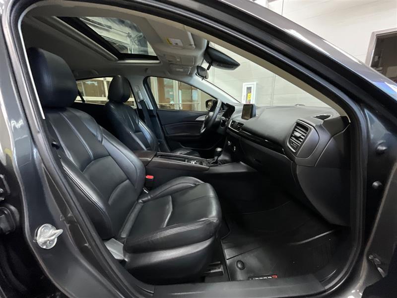 2018 MAZDA MAZDA3 TOURING